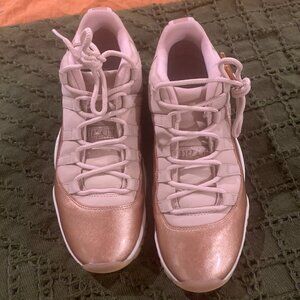 Air Jordan 11 Retro Low Rose Gold size 10.5W